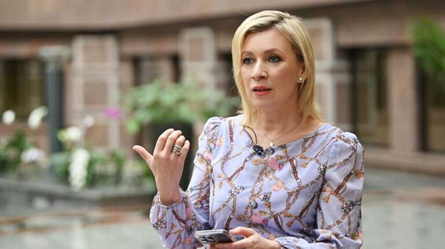 Καμία πρόκληση προς την Ελλάδα – Η Μαρία Ζαχάροβα στρέφει τα πυρά της κατά της Δύσης, όχι κατά της Αθήνας
