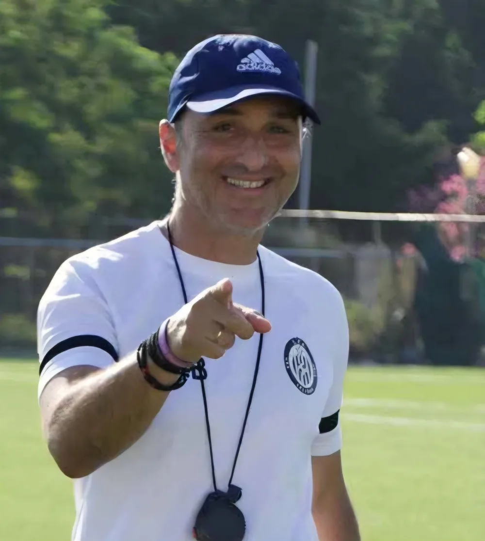 Σταυρός Καλυθιών: Διαζύγιο Παντελή Κλάδη, πρόσληψη Μανώλη Βολιτάκη