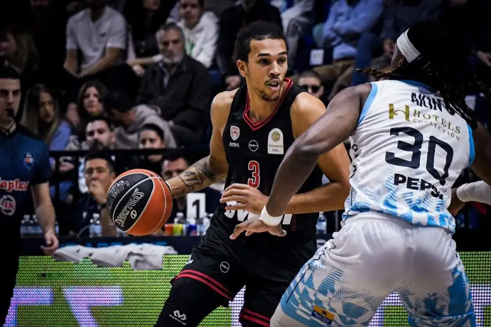 Ο Ολυμπιακός καθάρισε το παιχνίδι στην τρίτη περίοδο και συνέχισε το απόλυτο