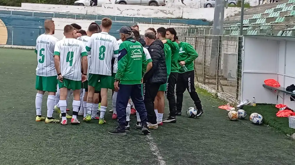 Ο Ακουσίλαος Φανών ήταν ανώτερος στον αγωνιστικό χώρο, επικράτησε με 3-0 επί του Πολυβώτη Νισύρου και απομακρύνθηκε από την τελευταία θέση