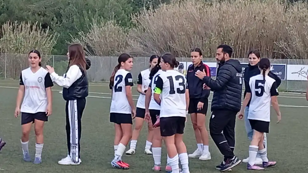 L.F.C. Ιαλυσός:  Κ-17 χωρίς Μπρόκου και Χατζηαντωνίου, γυναικεια χωρίς Τζανακάκη