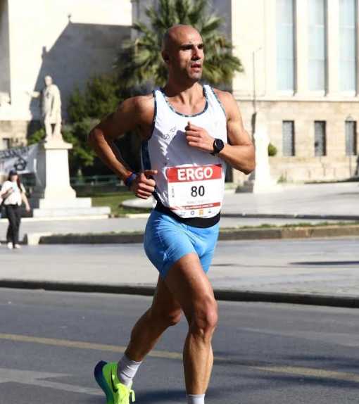 Νέο ατομικό ρεκόρ για τον ροδίτη Θωμά Μανούσο στον Μαραθώνιο της Βαρκελώνης