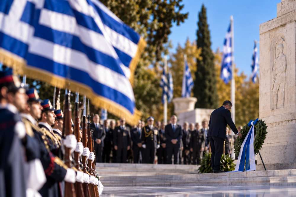 Όταν οι πολιτικοί ξεχνούν τον σεβασμό στα εθνικά σύμβολα!